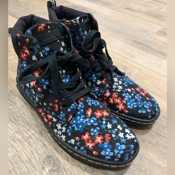 Dr. Martens Shoes - Doc Marten Maelly floral canvas boots